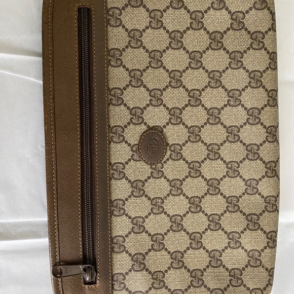 GG Gucci plush Clutch - Picture 1 of 7